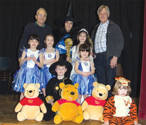 Heleneia Brierley as the Marathon Witch (centre back) with her trainer Peter Pollard (left), friend and supporter David Broom and the Queen, Fairies and Wizard from Farleigh Primary School.