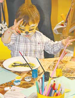 One of the tots gets stuck in with some paints. Photo by www.localeventphotos.co.uk