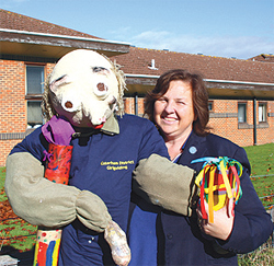 Janette Ralph from 9th Caterham Guides with the winning Guy.  Photo by Jon Harrison, www.localeventphotos.co.uk